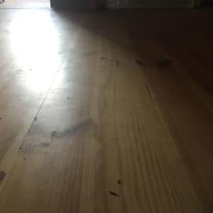 Доска пола из сосны крупным планом, Киев 2019 год