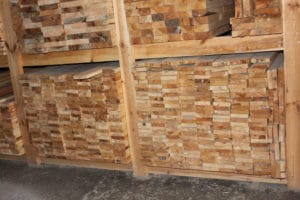 Пиломатериалы хранящиеся на одном из складов Киева